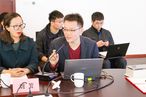 1555318964461817.jpeg 图4 成人漫画
海上装备与系统研究所副所长王鸿东介绍中国智能船艇挑战赛“海上争锋”竞赛方案.JPEG